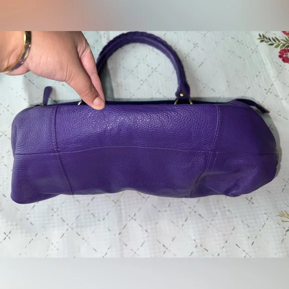 Elegant Purple Leather Tote Handbag with Gathered Detail - Picture 3 of 9